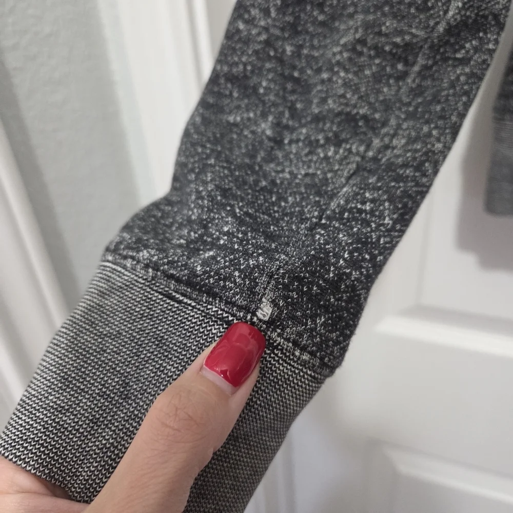 PINK Victoria's Secret Charcoal Hoodie with Heart Logo Size XSmall - Picture 4 of 8